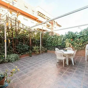 Vivienda Familiar Con Jardin Junto A Ifema , Madrid España
